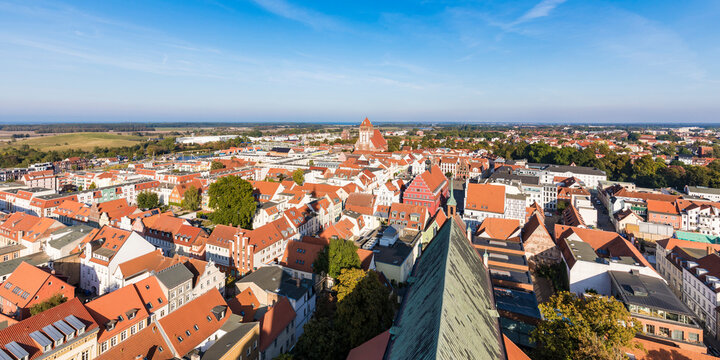 Germany, Mecklenburg-Western Pomerania, Greifswald, Panorama of old town