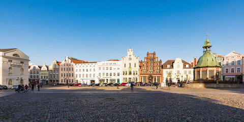 Germany, Mecklenburg-West Pomerania, Wismar, Hanseatic City, Market Square with waterworks from 1602 (Wasserkunst)