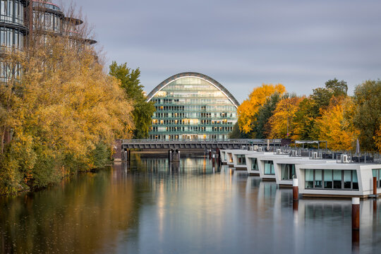 Germany, Hamburg, houseboats along Berliner Bogen