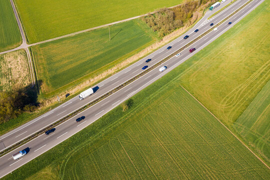 Germany, Baden-Wurttemberg, Remstal, Aerial view of traffic on&Ocirc;&oslash;&Omega;Bundesstrasse&Ocirc;&oslash;&Omega;B29 in spring