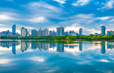 Obraz premium Urban environment of Nanhu Park in Nanning, Guangxi