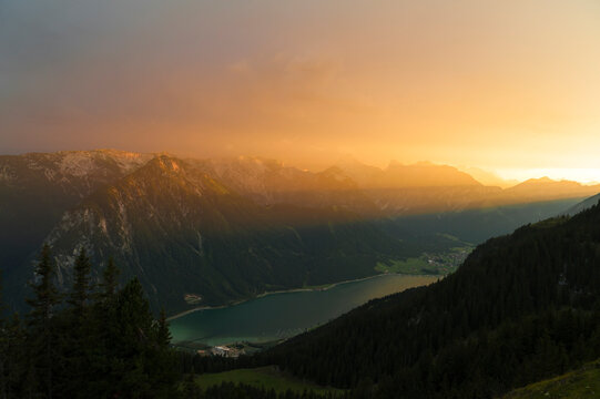 Austria, Tyrol, Maurach, Rofan Mountains, Lake Achen at sunset