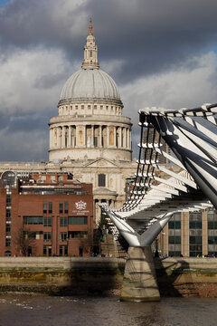 UK, London, City of London, Millenium Bridge und St. Paul's Cathedral