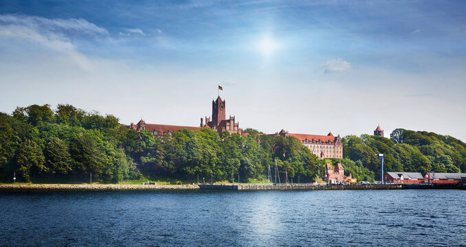 Germany, Schleswig-Holstein, Flensburg, Shore of Flensburg Fjord with Murwik Naval School in background