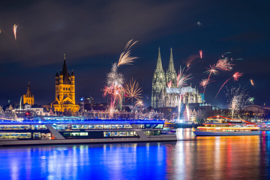Germany, North Rhine-Westphalia, Cologne, Townhall, Gross Sankt Martin and Cologne Cathedral, New Year's Eve