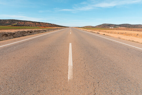 Spain, Empty countryside highway in Castilla-La Mancha