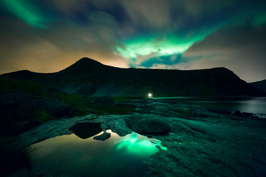 Norway, Lofoten Islands, Haukland Beach, northern lights