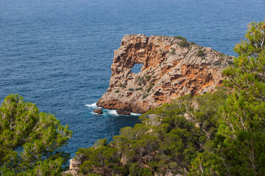Spain, Balearic Islands, Mallorca, Deia, Peninsula Sa Foradada, natural arch