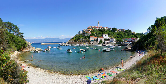 Croatia, Krk Island, Vrbnik, Old town, harbor and beach