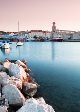 Croatia, Krk, cityscape&Ocirc;&oslash;&Omega;and marina at sunset