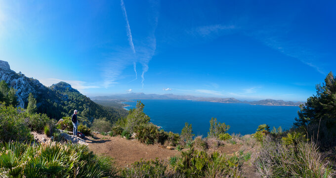Spain, Balearic Islands, Mallorca, Peninsula Formentor, hiker looking to Pollenca