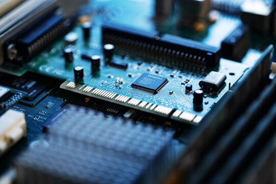 Chip circuit board
