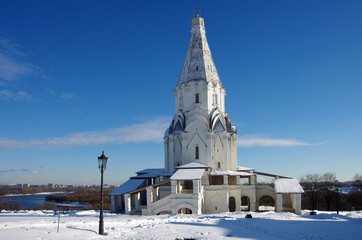Fototapeta na wymiar MOSCOW, RUSSIA - February, 2021: Winter day in the Kolomenskoye estate. Church of the Ascension