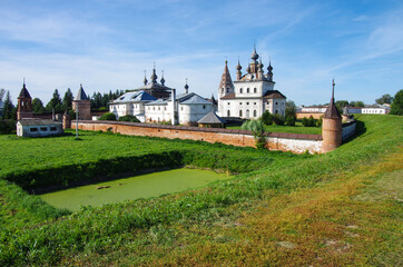 Obraz premium Yuryev-Polsky, Vladimir Oblast, Russia - September, 2020: Mikhailo-Arkhangelskiy Monastery in autumn sunny day
