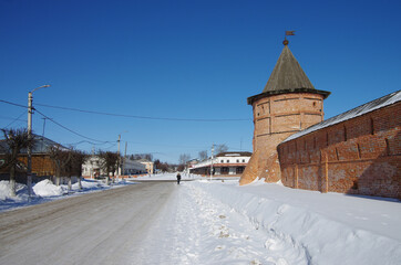 Obraz premium Yuryev-Polsky, Vladimir Oblast, Russia - March, 2021: Mikhailo - Arkhangelskiy Monastery in winter sunny day. Kremlin tower and wall
