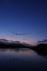 マジックアワーの瀬戸内海の景色　山口県光市の夕日のヒカリと輝き