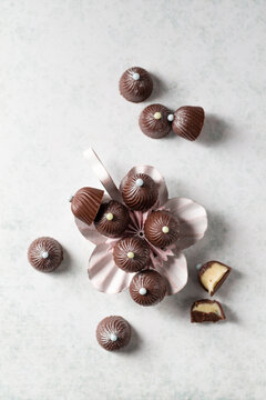 Chocolate pralines with vanilla ganache