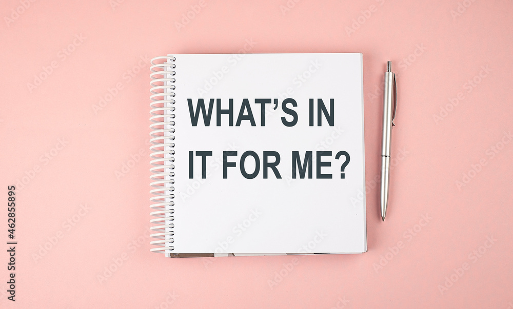 Poster what's in it for me text on notebook with pen on the pink background