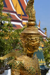 Fototapeta na wymiar golden statue temple