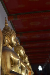 Fototapeta premium golden buddha statues
