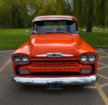 Vintage Stony 2018 - 1958 Chevrolet Apache pick-up - DAS 330 in Orange  view from front.