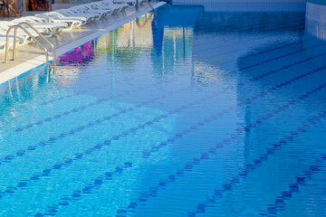 Fototapeta na wymiar blue swimming pool in a resort in antalya, turkey