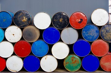 カラフルなドラム缶