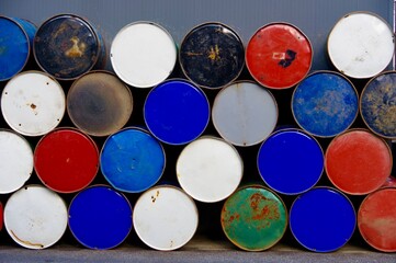 カラフルなドラム缶
