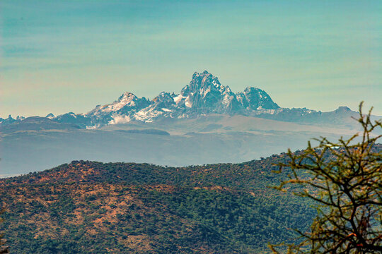 Paysage de montagnes avec le mont Kenya en Afrique