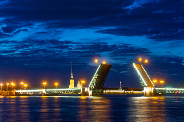 Fototapeta na wymiar Drawbridge Palace Bridge on the Neva River from St. Petersburg to the White Night