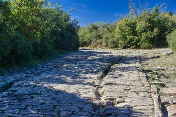 Pont,  vois Domitia et oppidum d'Ambrussum.