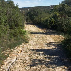 Pont,  vois Domitia et oppidum d'Ambrussum.