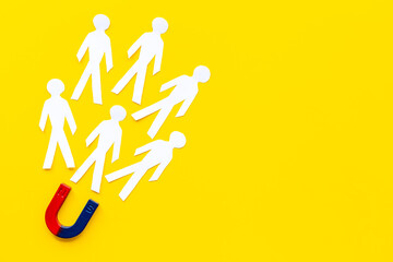Corporate menegement team concept with horseshoe magnet and human figures