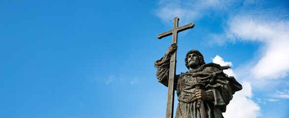 Obraz premium The monument to Prince Vladimir in Moscow of Russia, panoramic layout