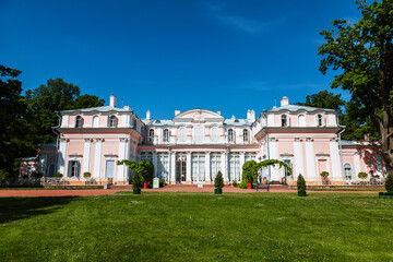 Naklejka premium Chinese Palace in the Palace and Park ensemble 