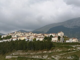 Obraz premium view of the town of Opi in Abruzzo