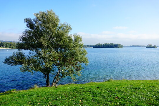 Paysage du Grand Parc de Miribel-Jonage, pr&egrave;s de Lyon, France
