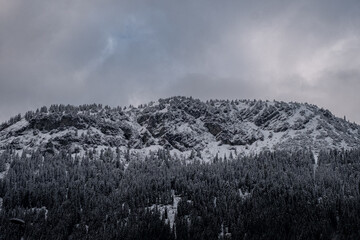 Bergwelt der Alpen in Tirol (Österreich): Erster Schnee