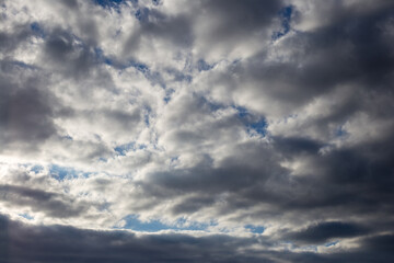 Fototapeta premium Sky covered with clouds with glimpses of sunbeams