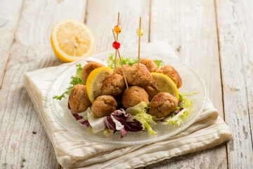 salmon meatballs with lemon and salad