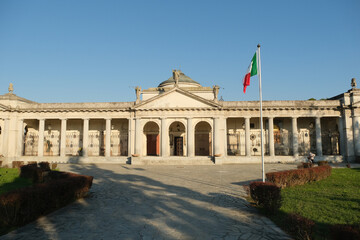Il cimitero cittadino di Caravaggio in provincia di Bergamo, Lombardia, Italia.