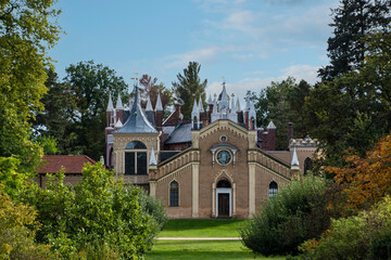 Fototapeta na wymiar Woerlitzer Park: gothic house in spring with garden in front
