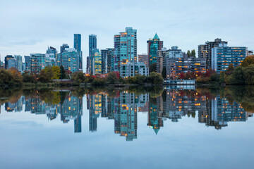 Fototapeta na wymiar Vancouver skyline reflection