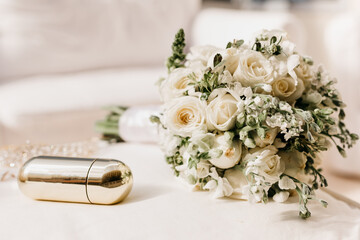 Wedding bouquet - Bouquet of white and green roses for the bride to wear during her wedding