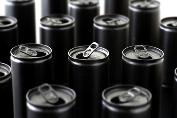 黒く塗りつぶした缶