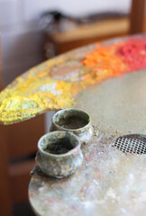 oiler for paint thinner on the artist's palette