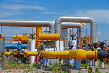 Oil pipes and valves