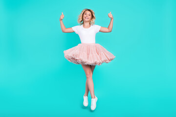 Naklejka premium Photo of reliable promoter lady jump show thumb up wear white t-shirt skirt shoes isolated aquamarine color background