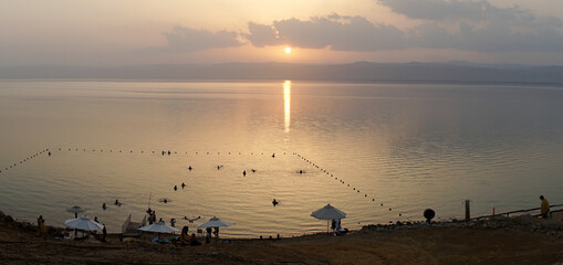 Naklejka premium Sunset over the ocean at the Dead Sea in Jordan.