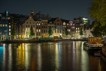 Fototapeta na wymiar Amsterdam's night lights and canals 